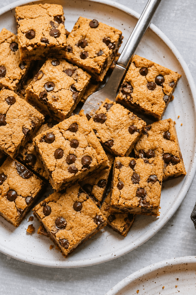 chocolate chip blondies