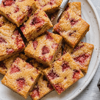 strawberry blondies