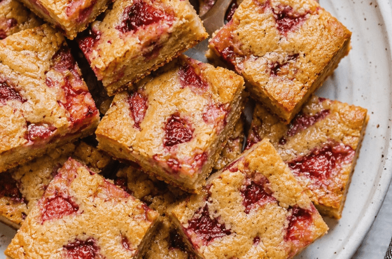 strawberry blondies